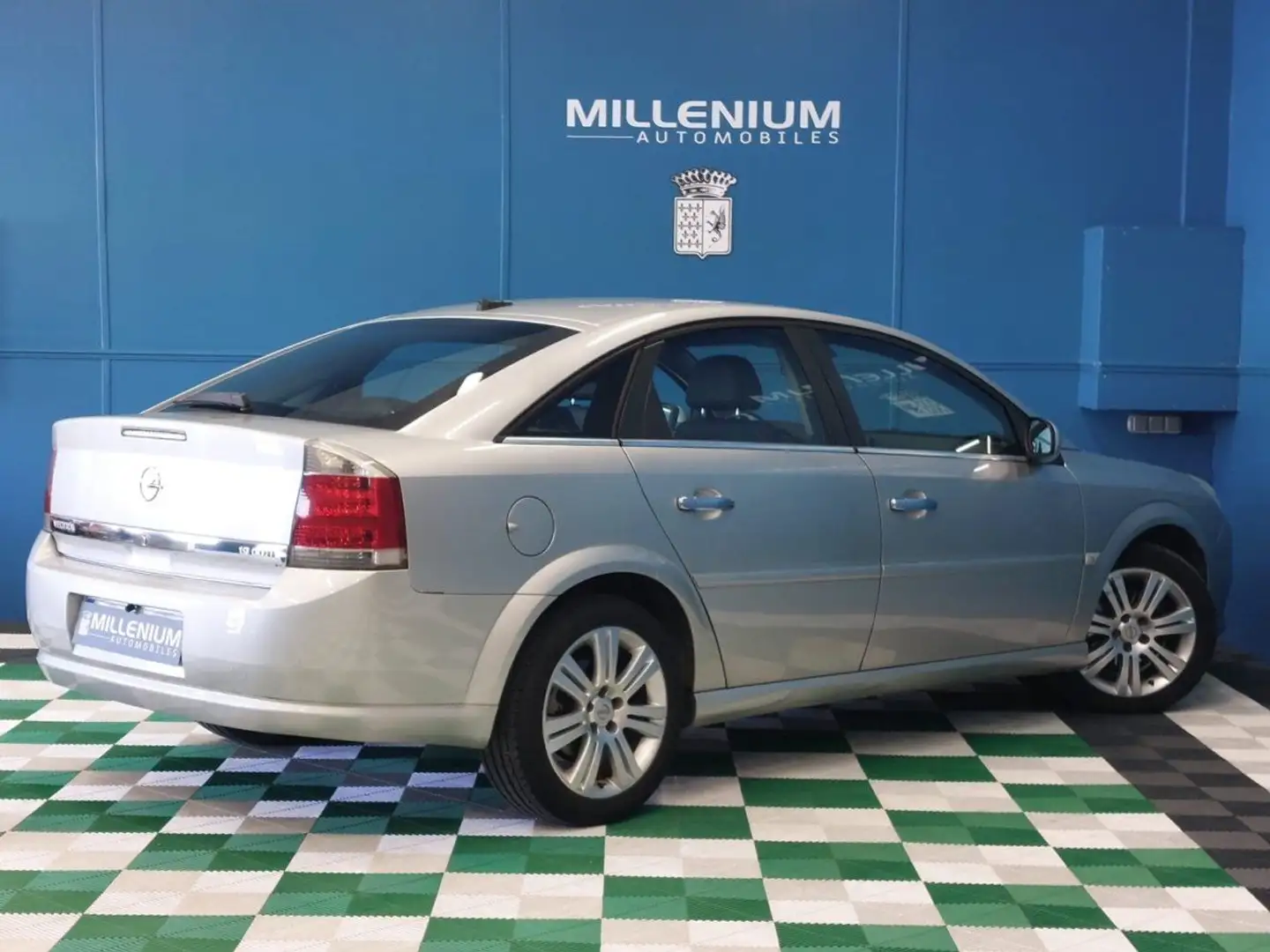 Opel Vectra 1.9 CDTI150 COSMO BA 4P Gris - 2