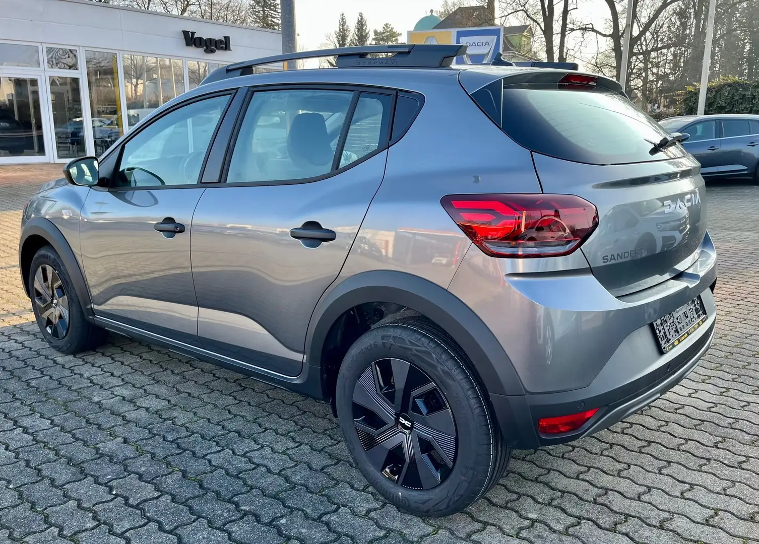 Dacia Sandero Stepway Essential Grau - 1