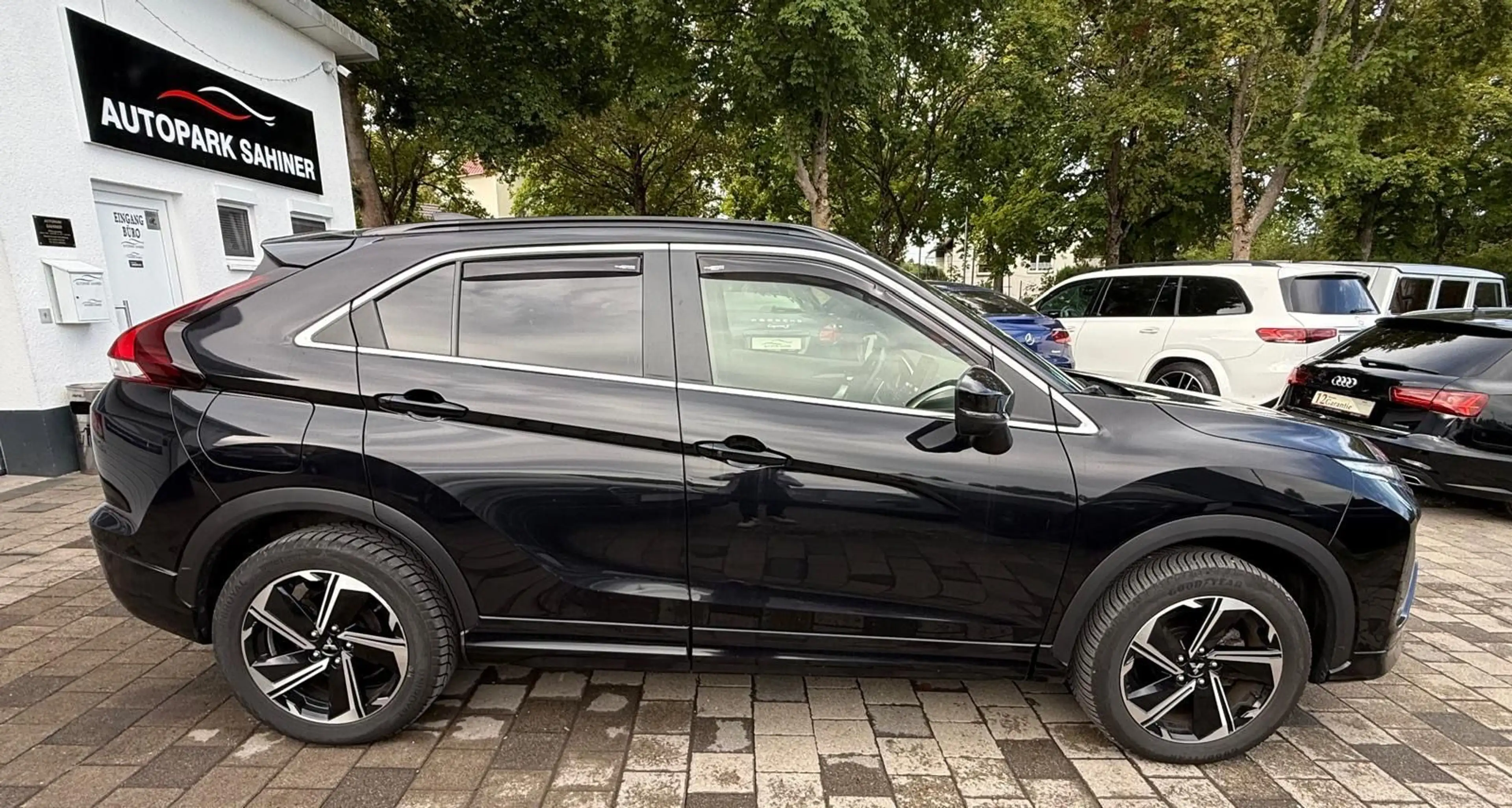 Mitsubishi Eclipse Cross Plus Select Black Hybrid 4WD — photo 9