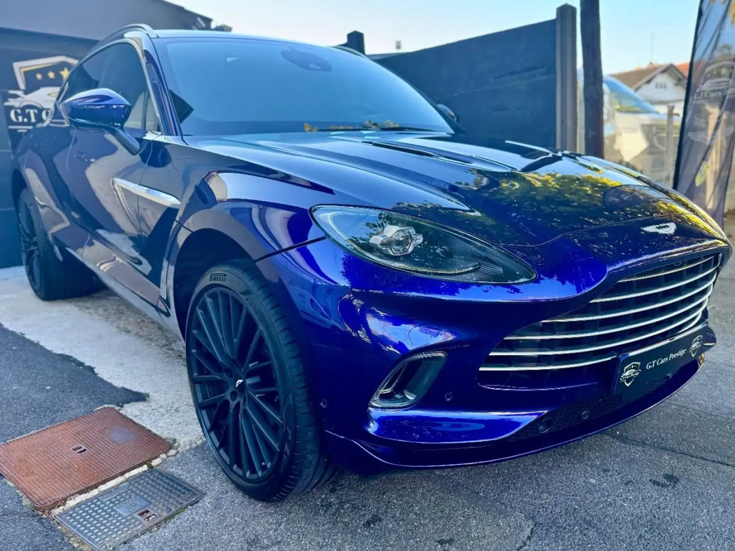 Aston Martin DBX - 1