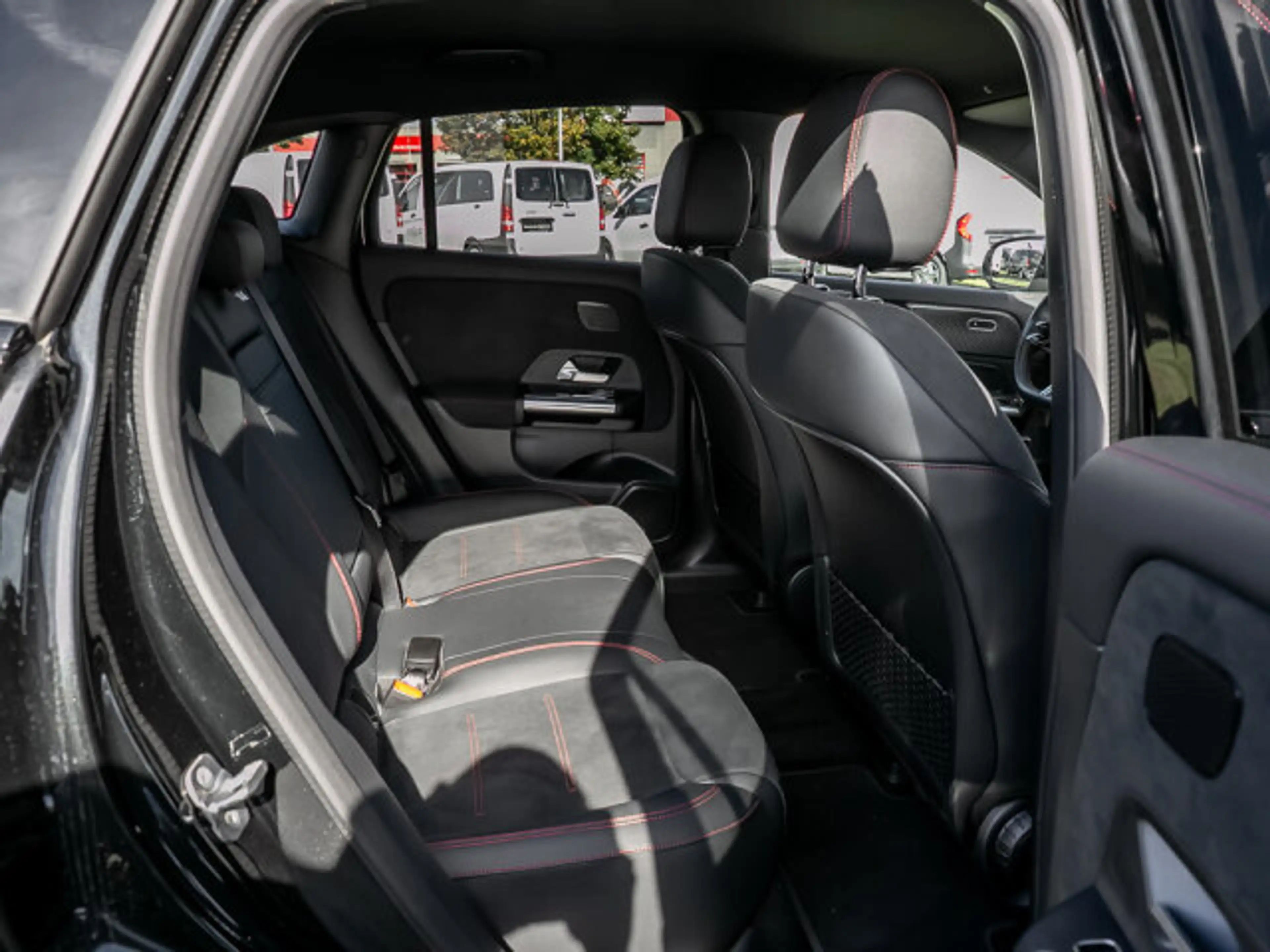 Mercedes-Benz EQA 250 + AMG Night Distronic LED Kamera MBUX — photo 6