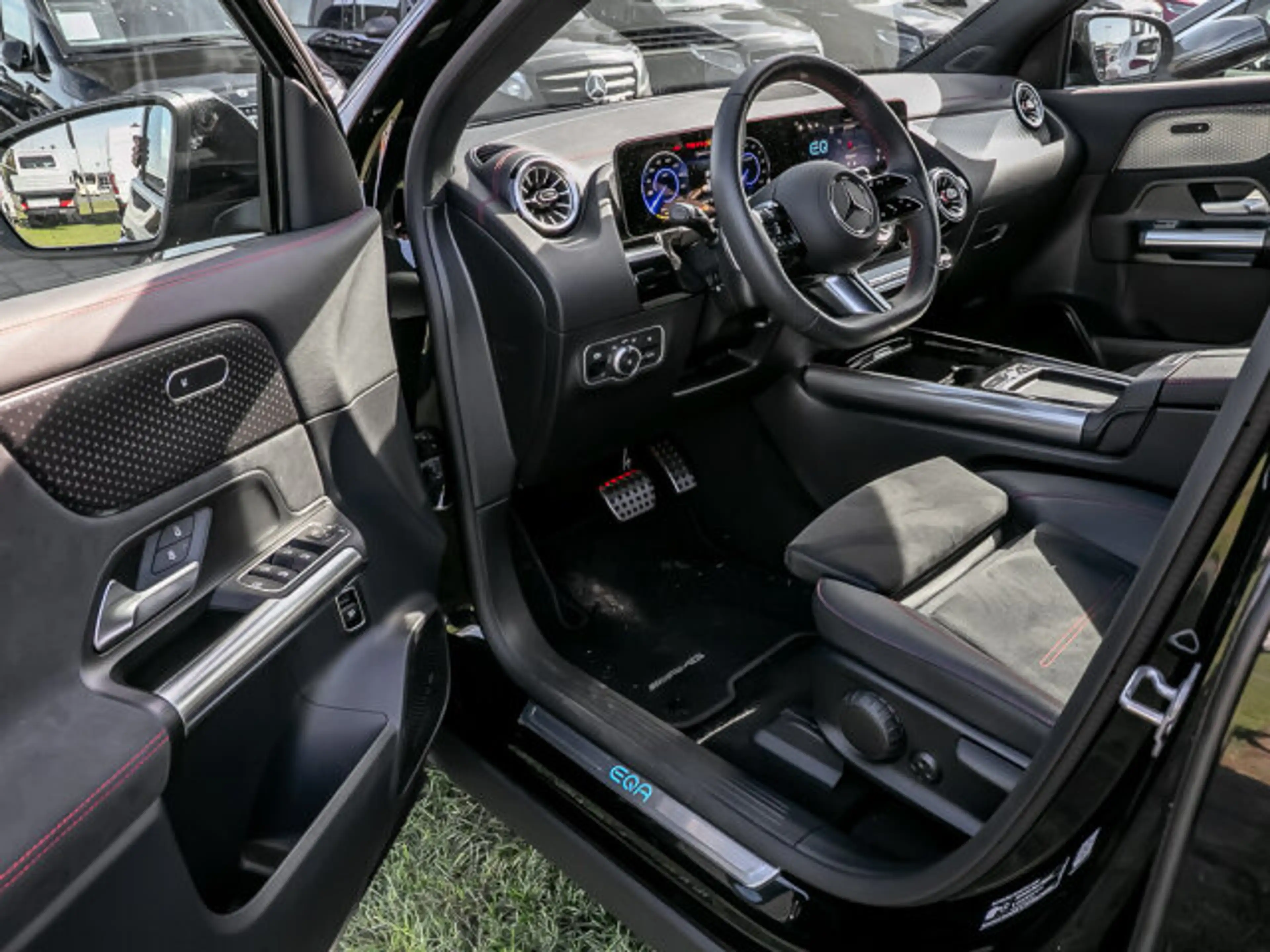 Mercedes-Benz EQA 250 + AMG Night Distronic LED Kamera MBUX — photo 9