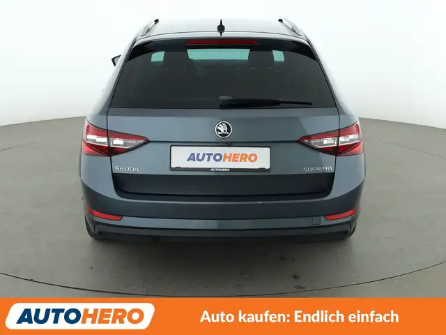 Skoda Superb view 5