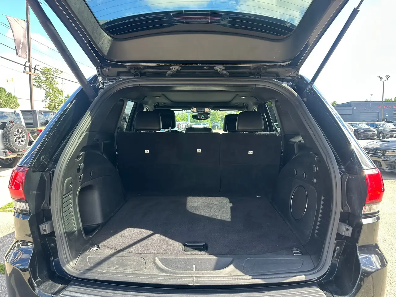 Jeep Grand Cherokee снимка Jeep Grand Cherokee