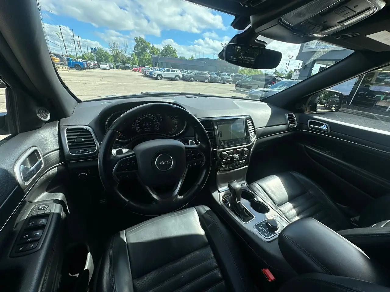 Jeep Grand Cherokee снимка Jeep Grand Cherokee