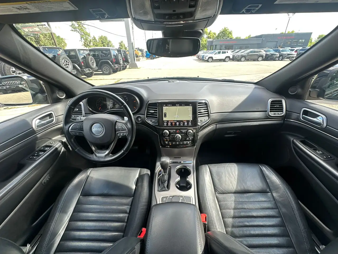 Jeep Grand Cherokee снимка Jeep Grand Cherokee