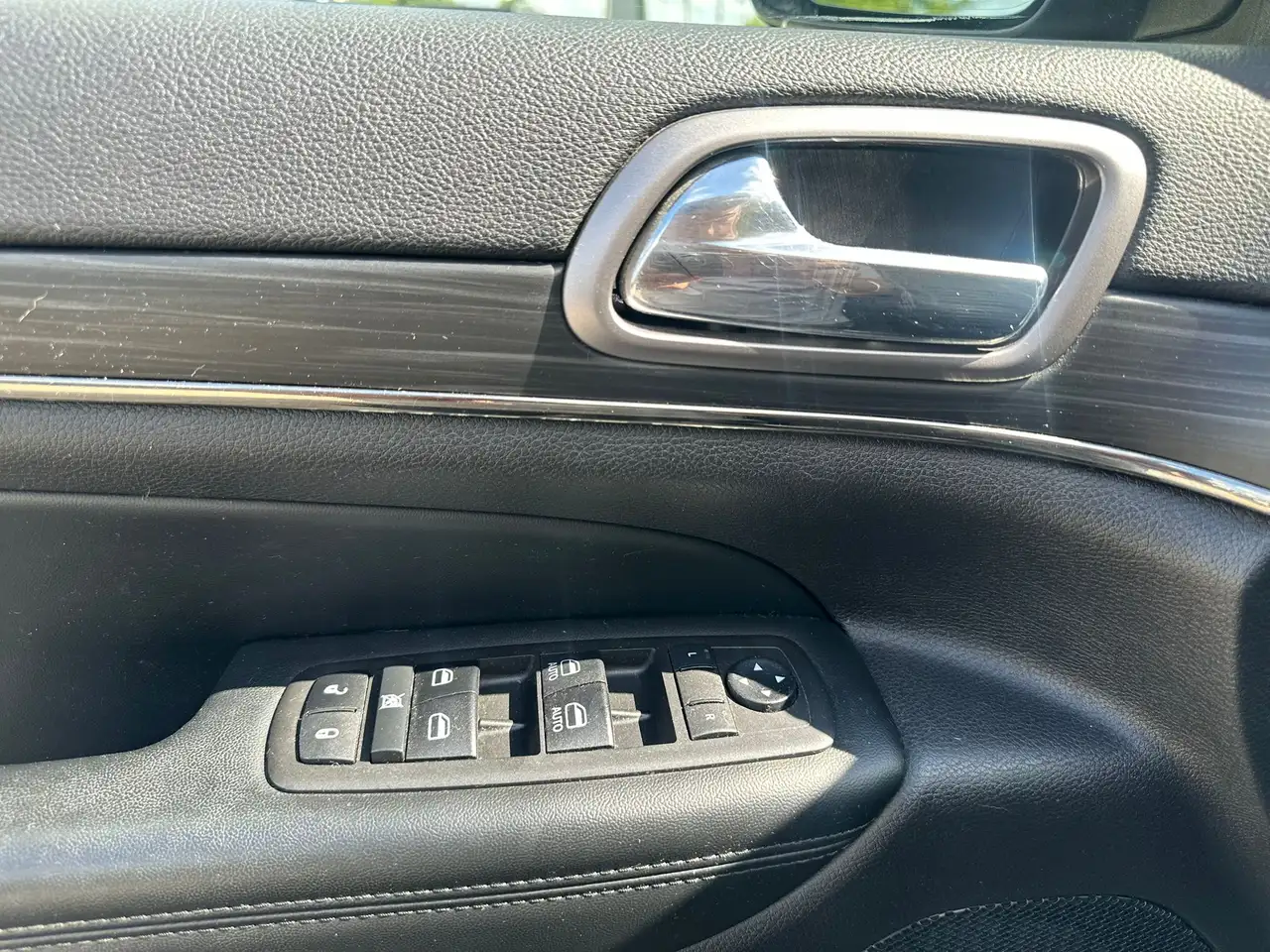 Jeep Grand Cherokee снимка Jeep Grand Cherokee