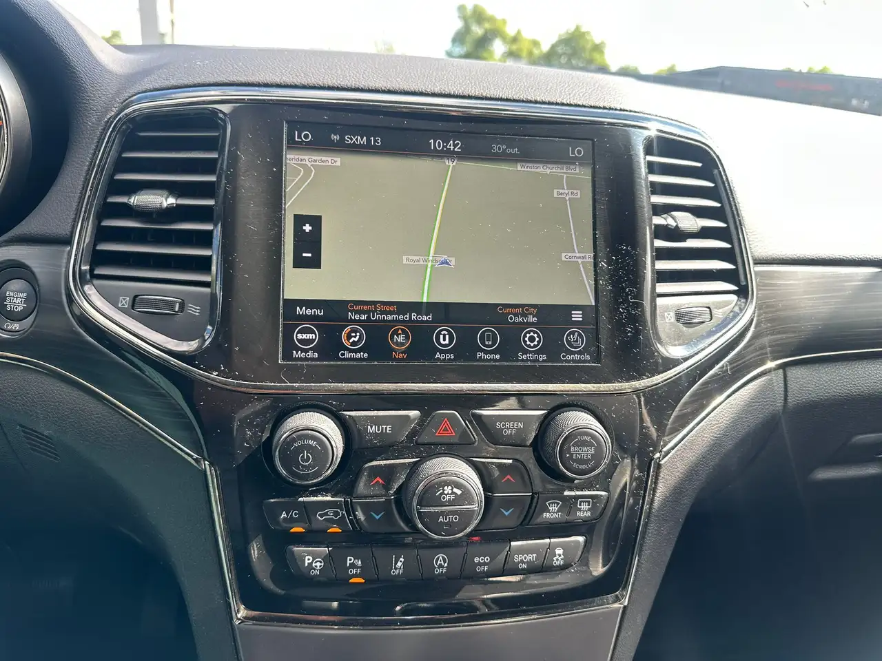 Jeep Grand Cherokee снимка Jeep Grand Cherokee