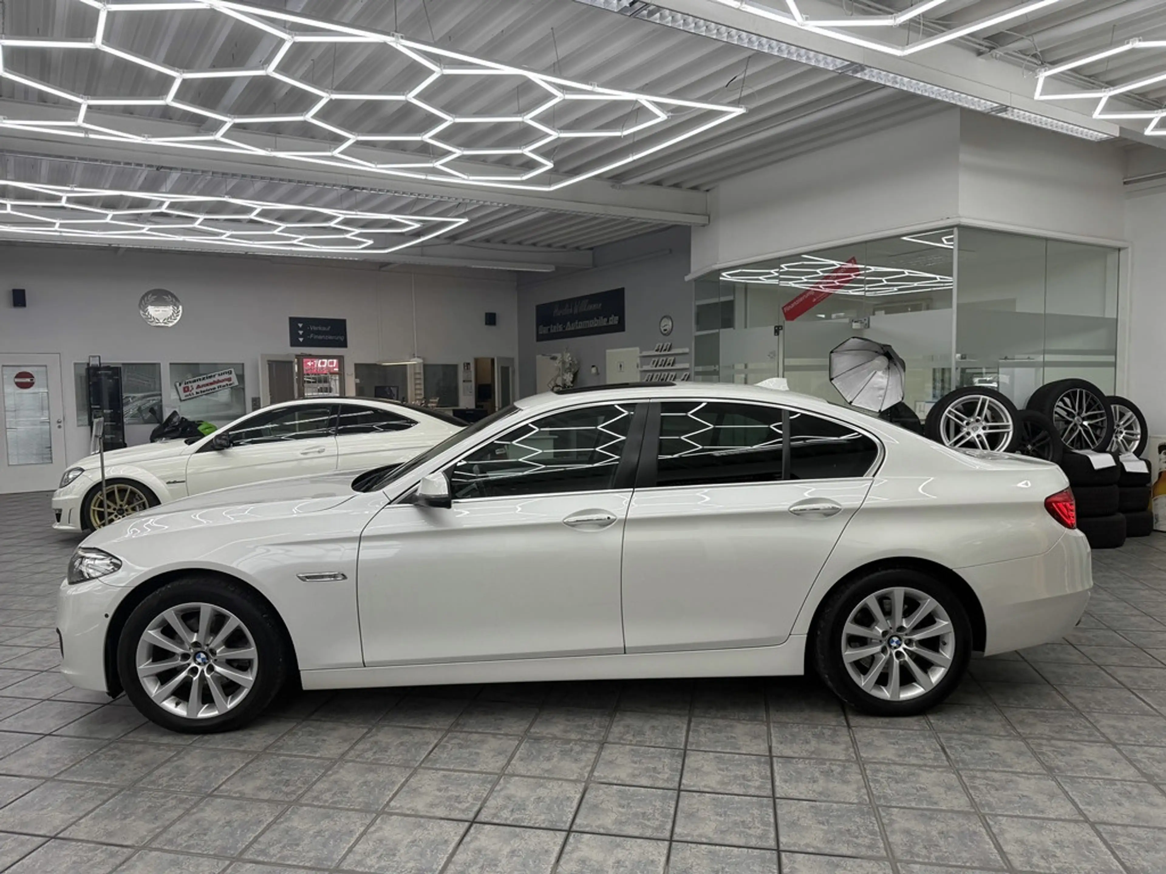 BMW 520 d xDrive, AHK, Head Up, Lane Assist, Kamera — photo 8