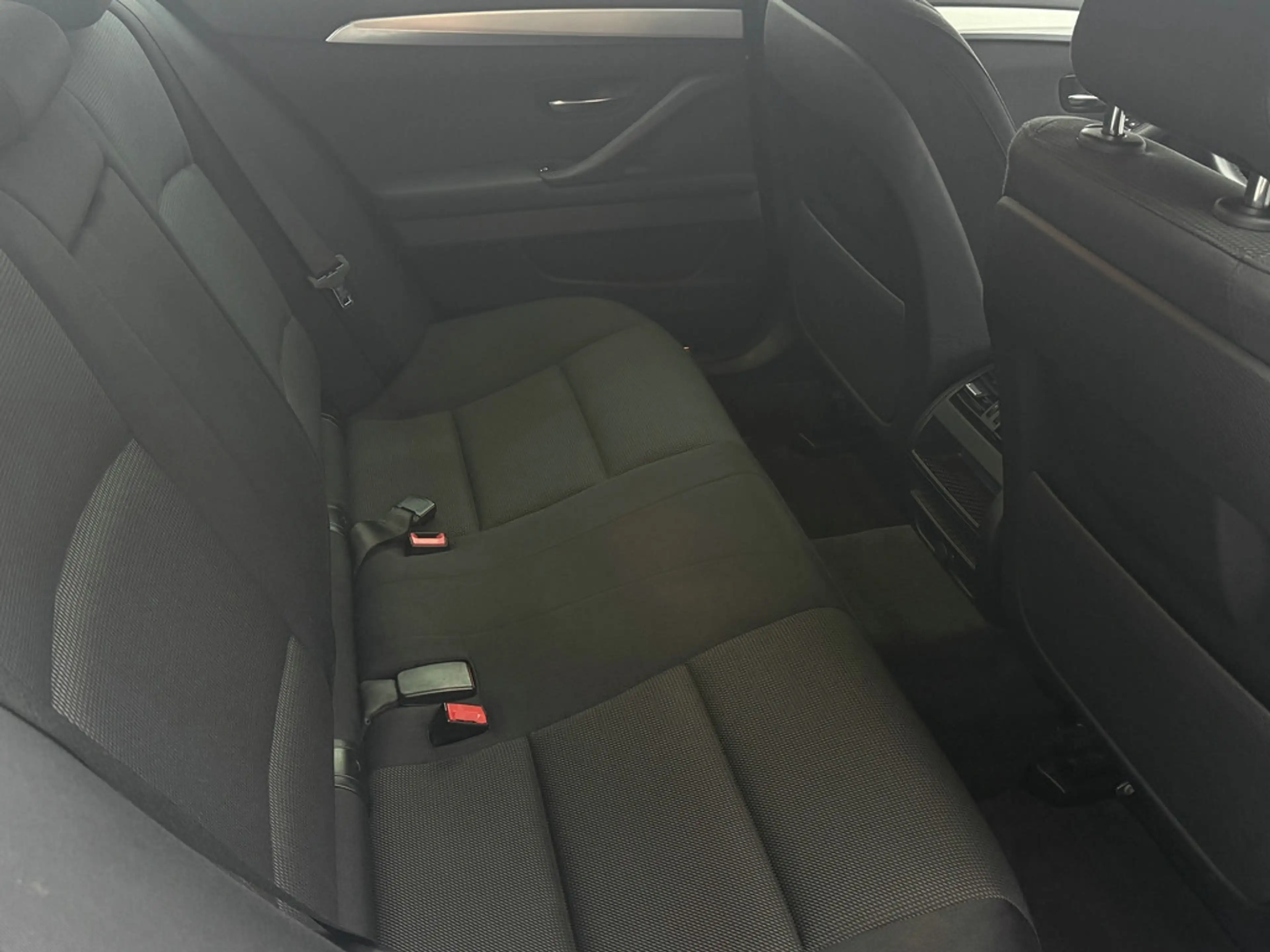 BMW 520 d xDrive, AHK, Head Up, Lane Assist, Kamera — photo 10