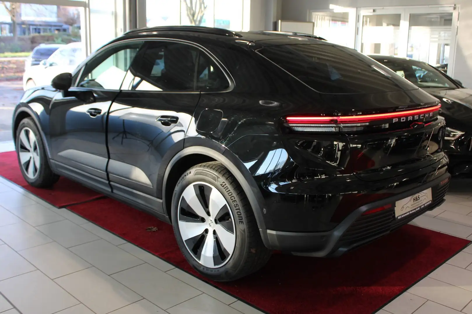 Porsche Macan Electric 4 Sport-Chrono*ACC Schwarz - 2