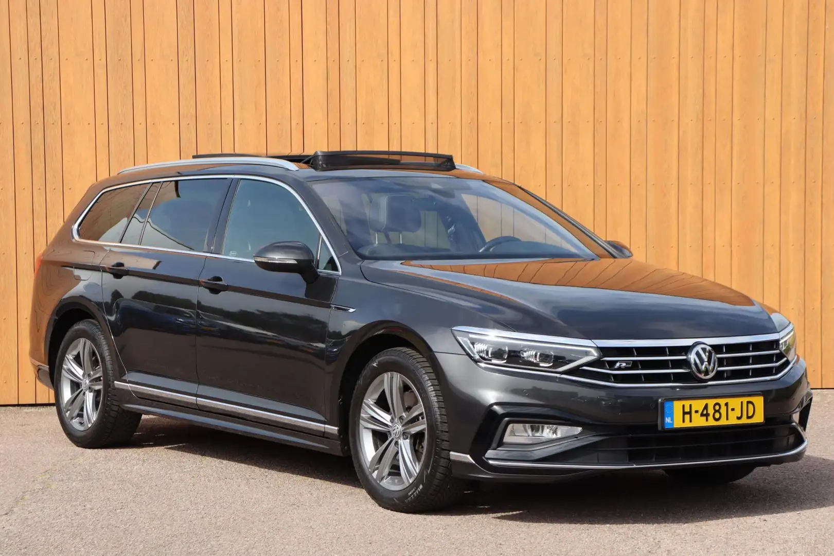 Volkswagen Passat Variant 1.5 TSI Elegance Business R-Line org.NL leer/alc.+ Grijs - 2