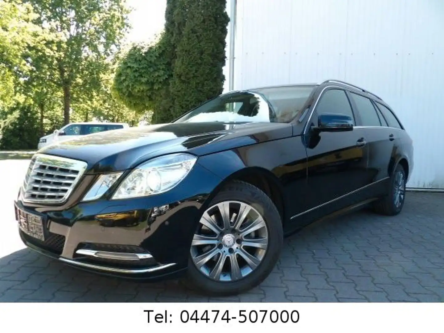 Mercedes-Benz E 200 W212 T-Modell Xen Sizhg Comand AHK-abn. Gepflegt Nero - 1