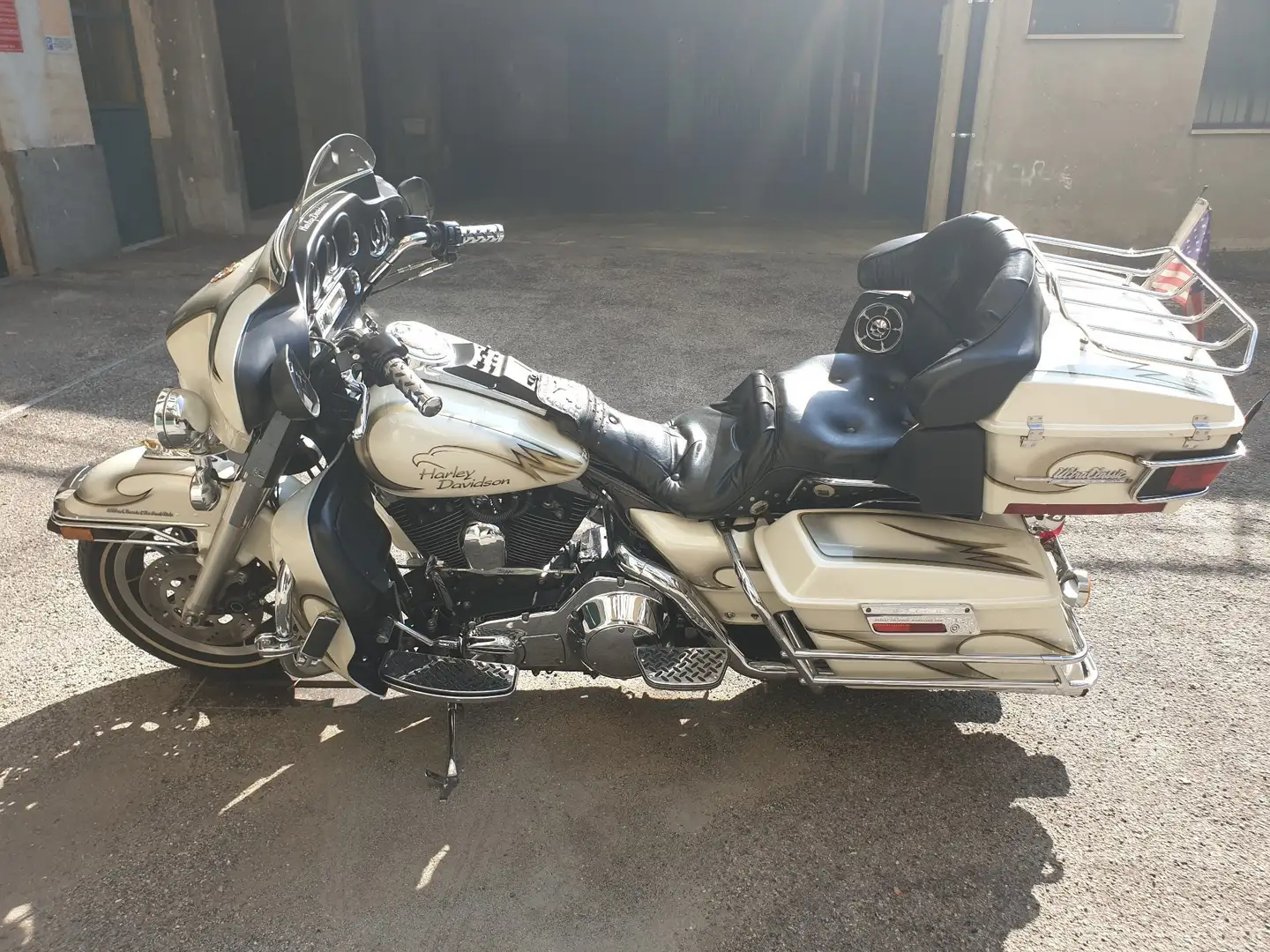 Harley-Davidson Electra Glide Bianco - 2