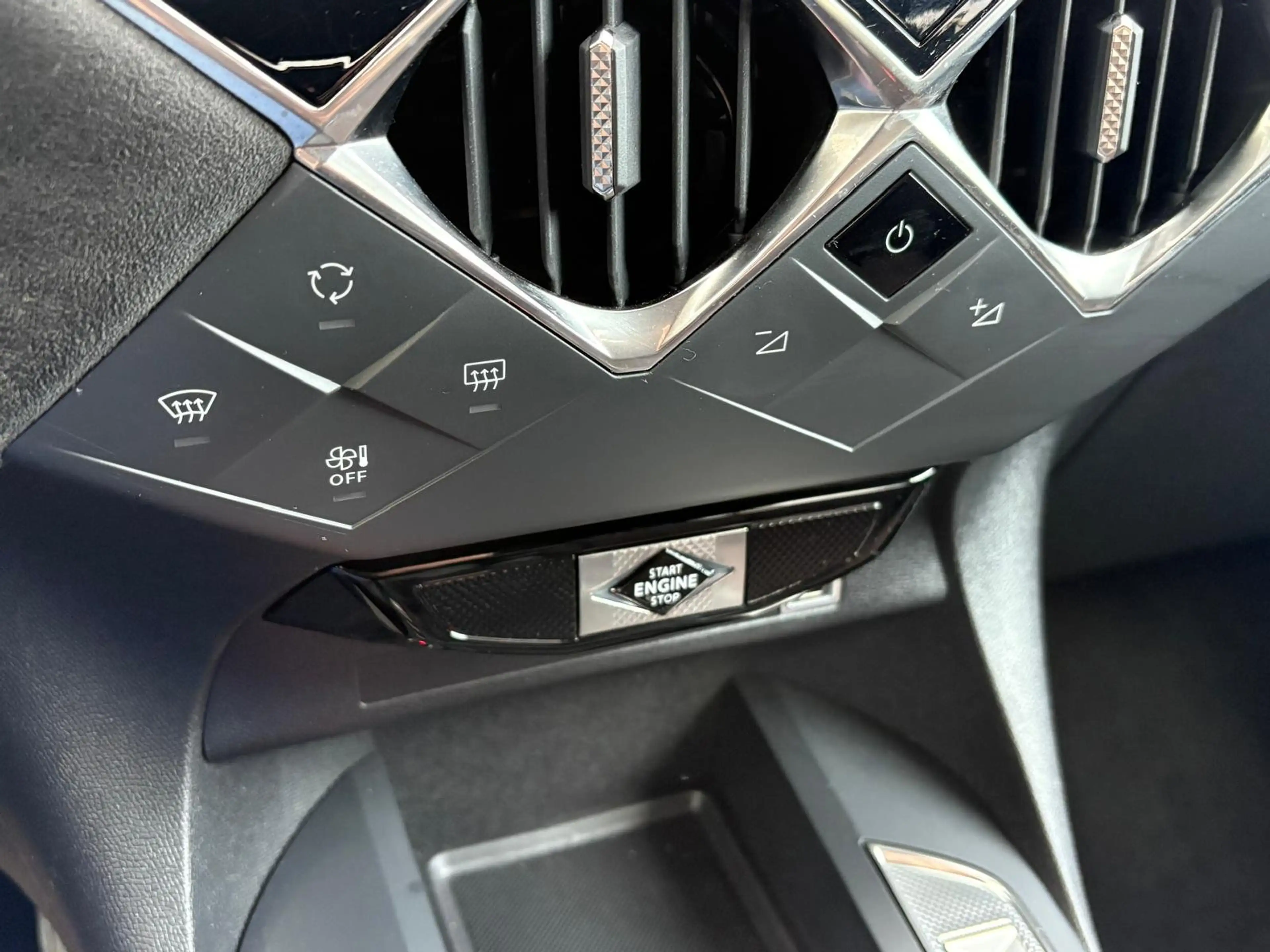 DS Automobiles DS 3 1.2 PURETECH 100CH PERFORMANCE LINE — photo 10