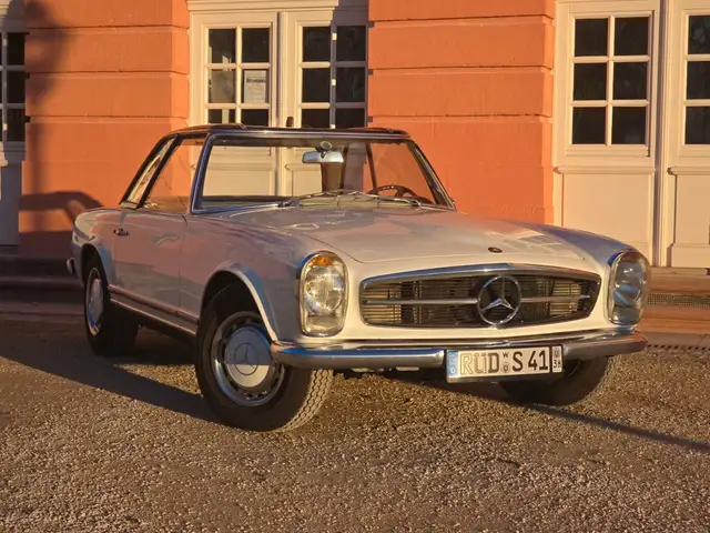 Mercedes-Benz SL 230