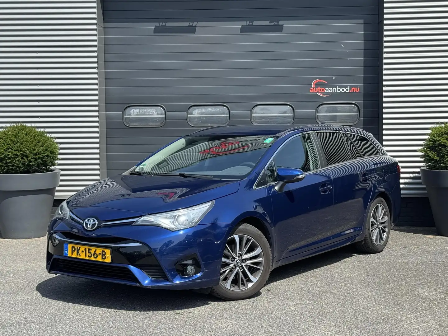 Toyota Avensis Touring Sports 2.0 VVT-i Dynamic | Navigatie | Cam Blauw - 1