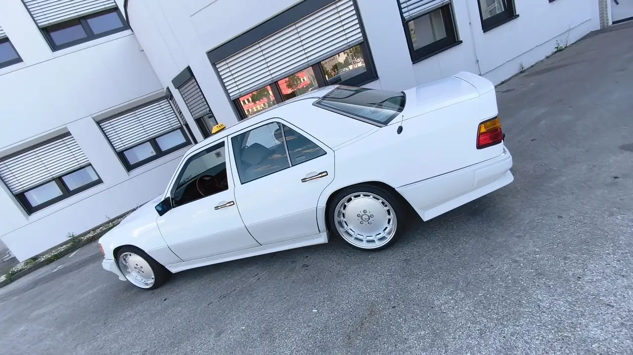 Mercedes-Benz 230, foto 2