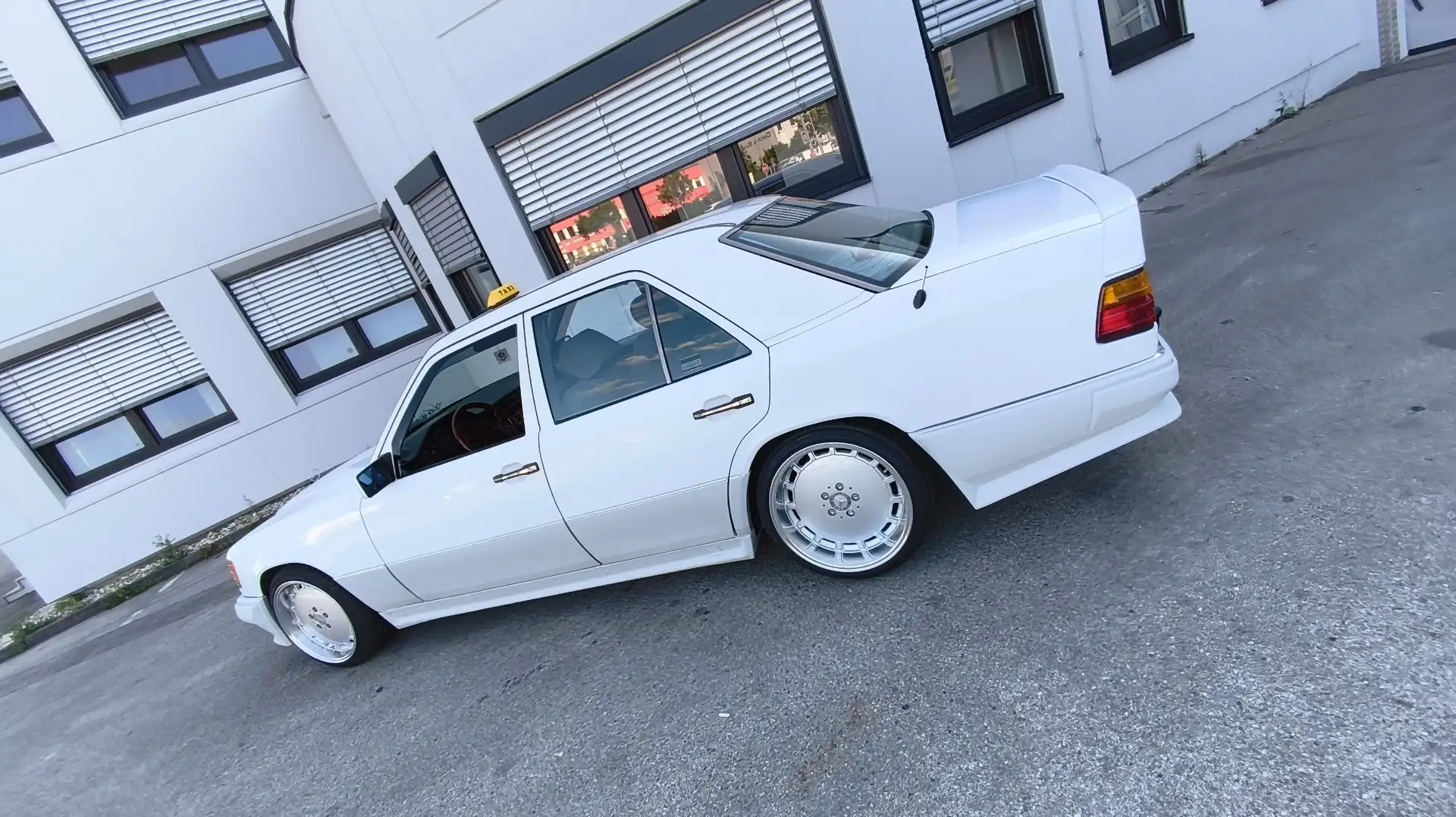Mercedes-Benz 230 - 2