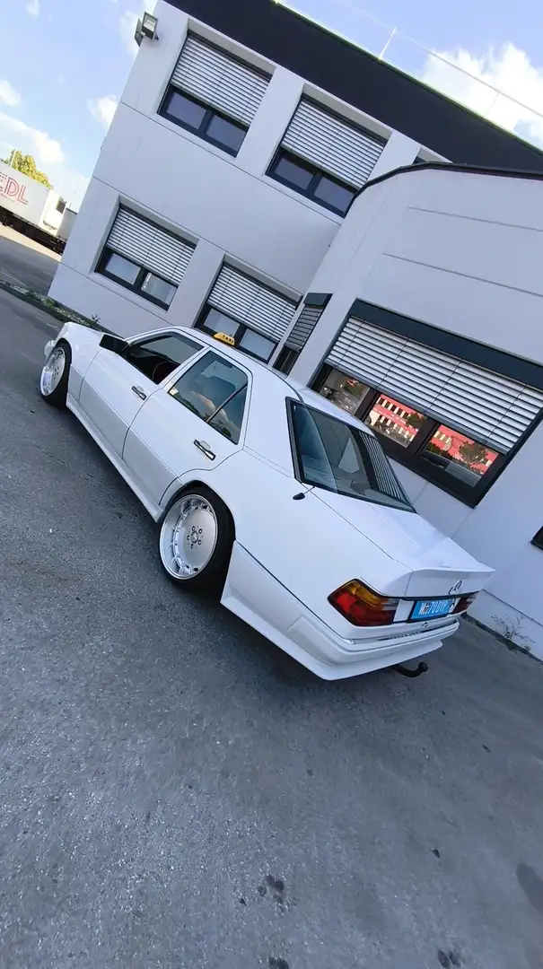 Mercedes-Benz 230 - 1