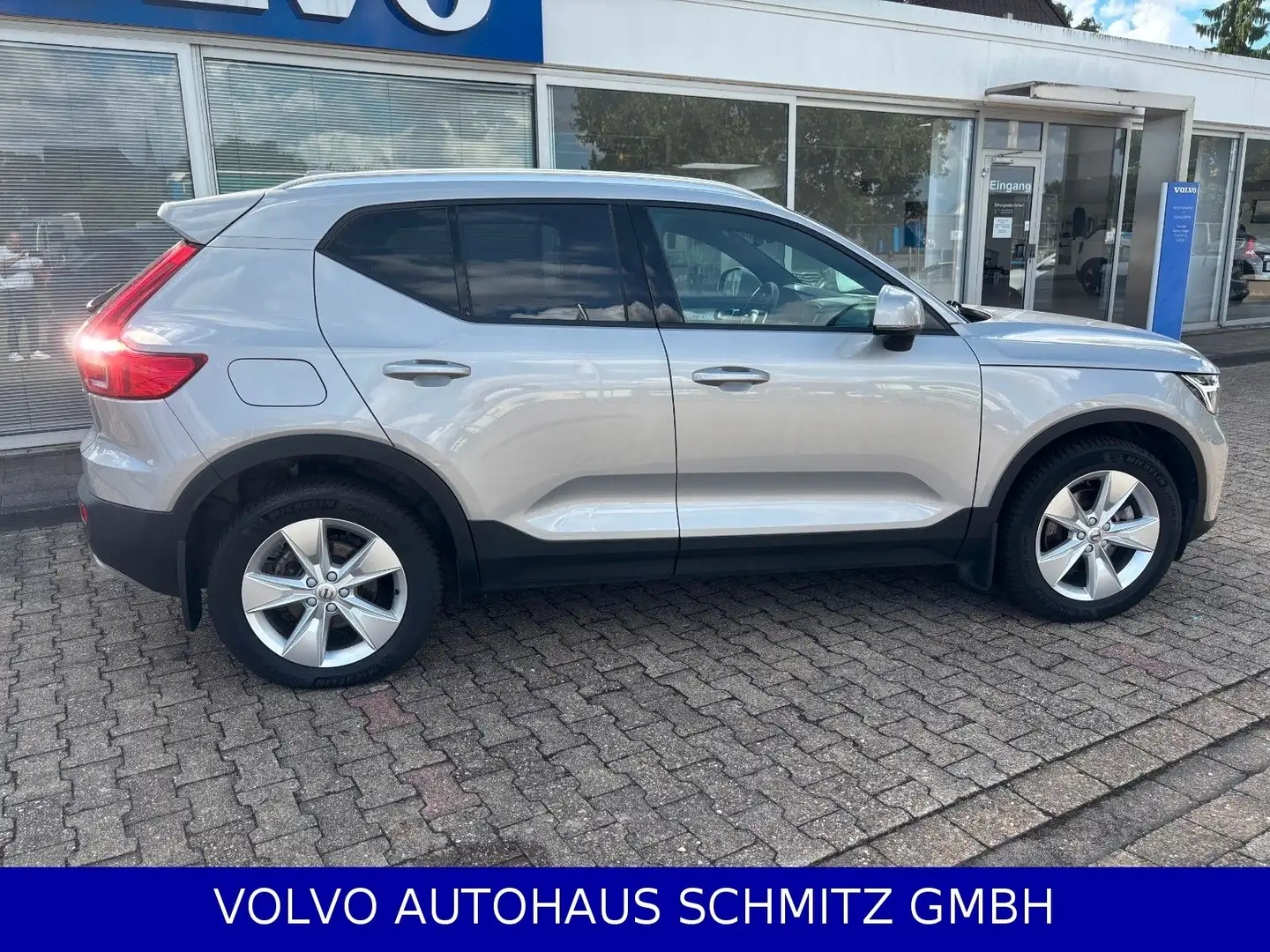 Volvo XC40 B4 Core AHK BLIS ACC Standheizung Silber - 2