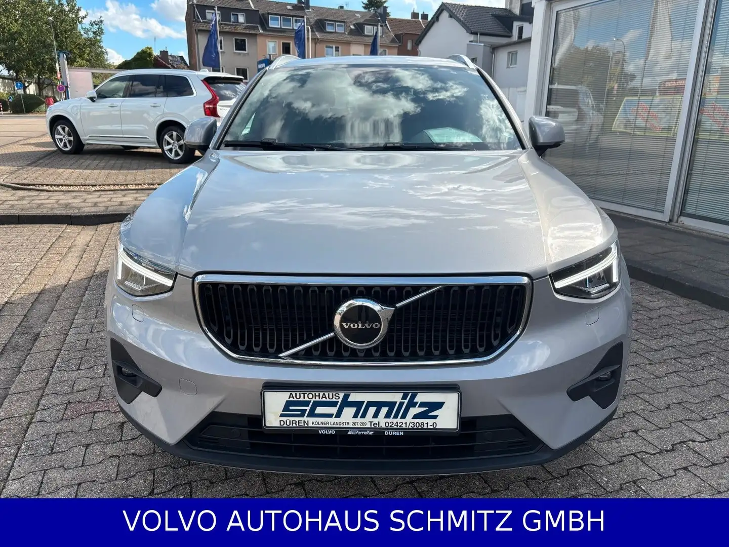 Volvo XC40 B4 Core AHK BLIS ACC Standheizung Silber - 1