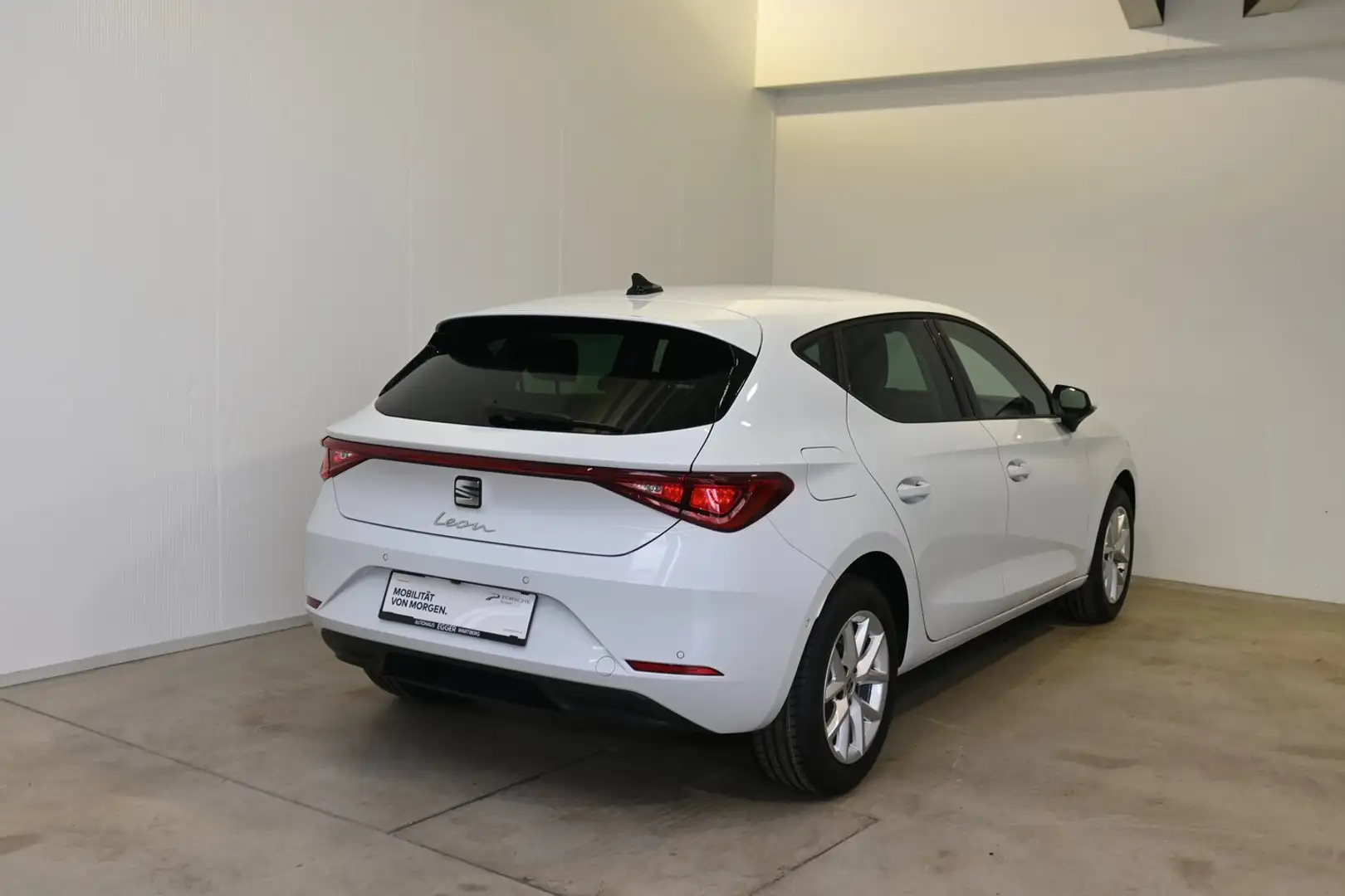 SEAT Leon Style Edition 1.5 eTSI DSG 115 PS Weiß - 2