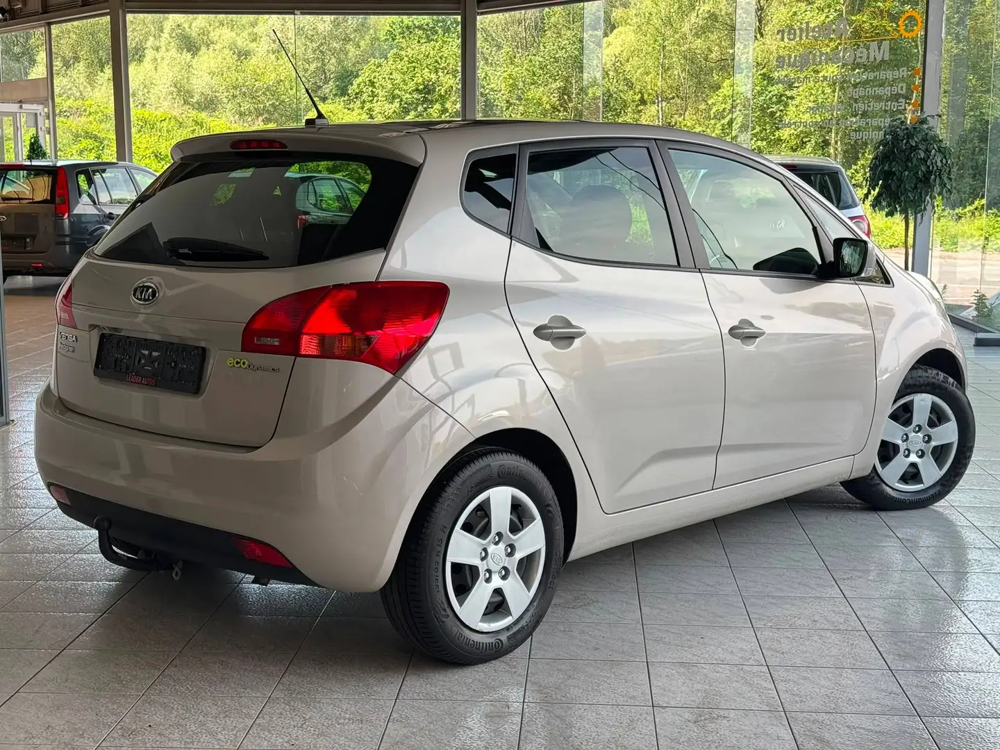 Kia Venga 🟩1.4 ESSENCE 90CV - GPS - AIRCO - CAMERA - TOIT PANO OUVRANTE Grau - 2