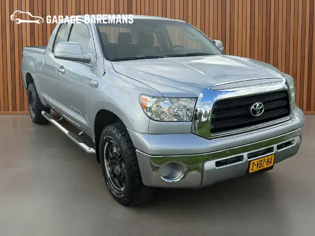 Toyota Tundra 5.7 V8 Double Cab