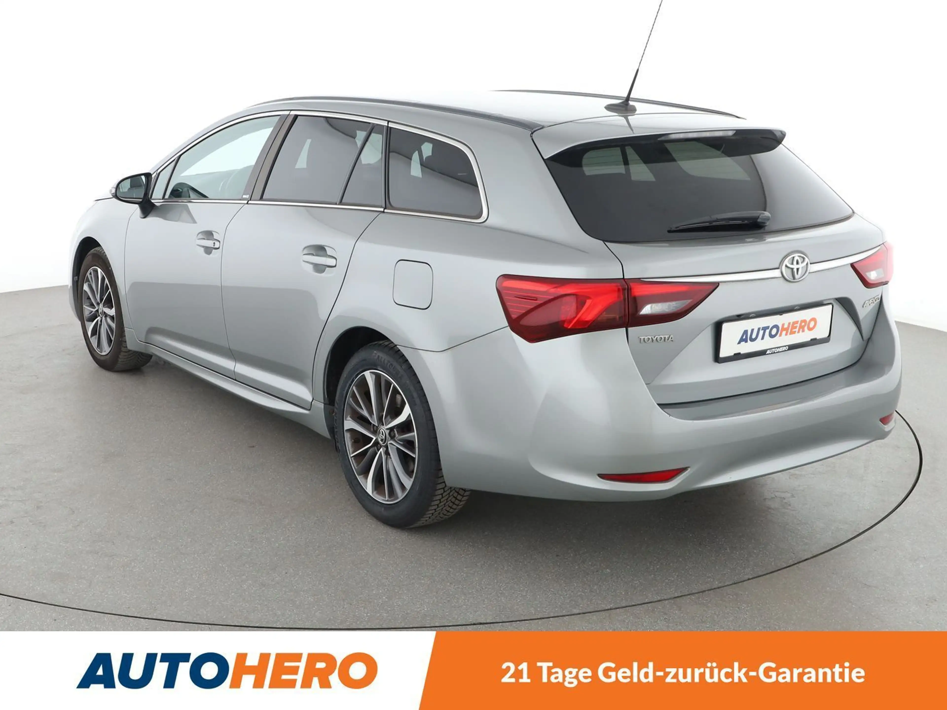Toyota Avensis 1.6 D-4D Edition-S *NAVI*BI-LED*TEMPO*CAM*SHZ* — photo 4