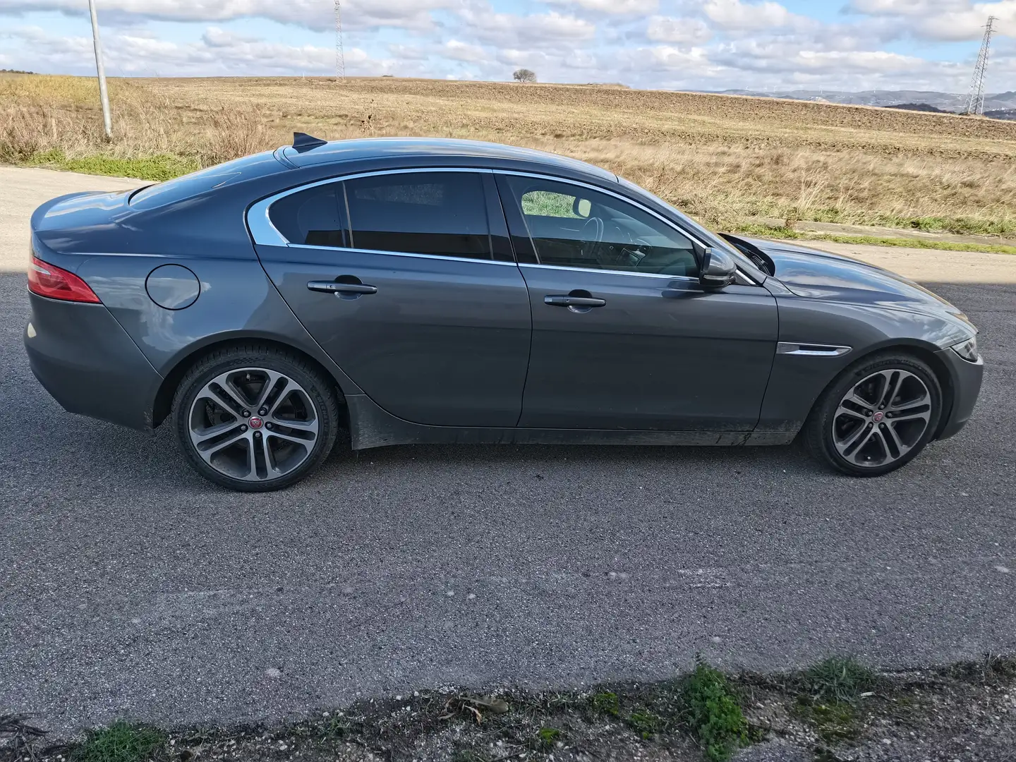 Jaguar XE XE 2.0d Pure 180cv auto Szary - 2
