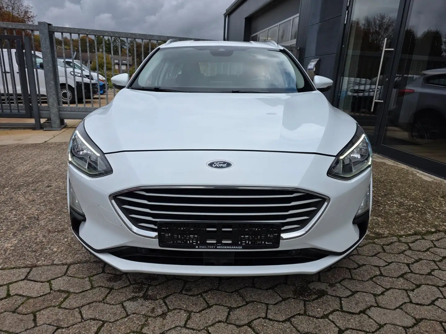 Ford Focus 1.5 tdci 88KW Autom. Voll fahrbereit Weiß - 2