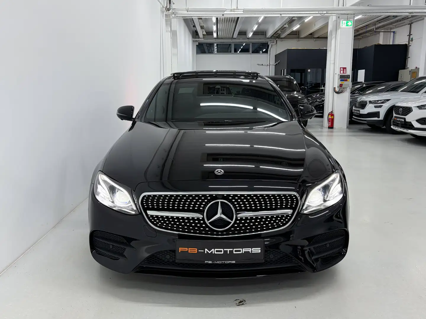 Mercedes-Benz E 220 E220d 9G Tronic AMG-Line 20" Panorama Burmester... Schwarz - 2