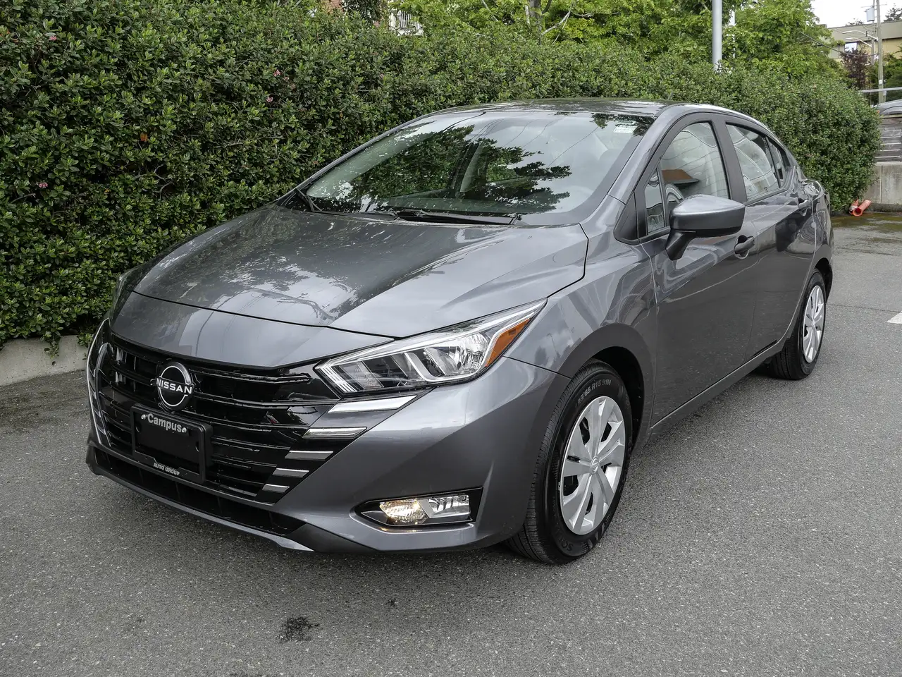 Nissan Versa снимка Nissan Versa
