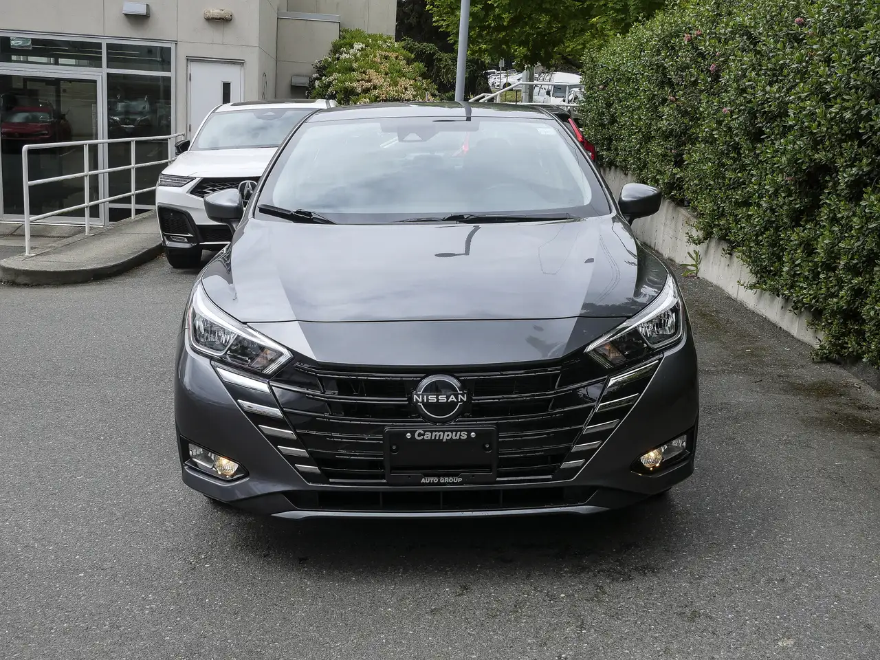 Nissan Versa снимка Nissan Versa