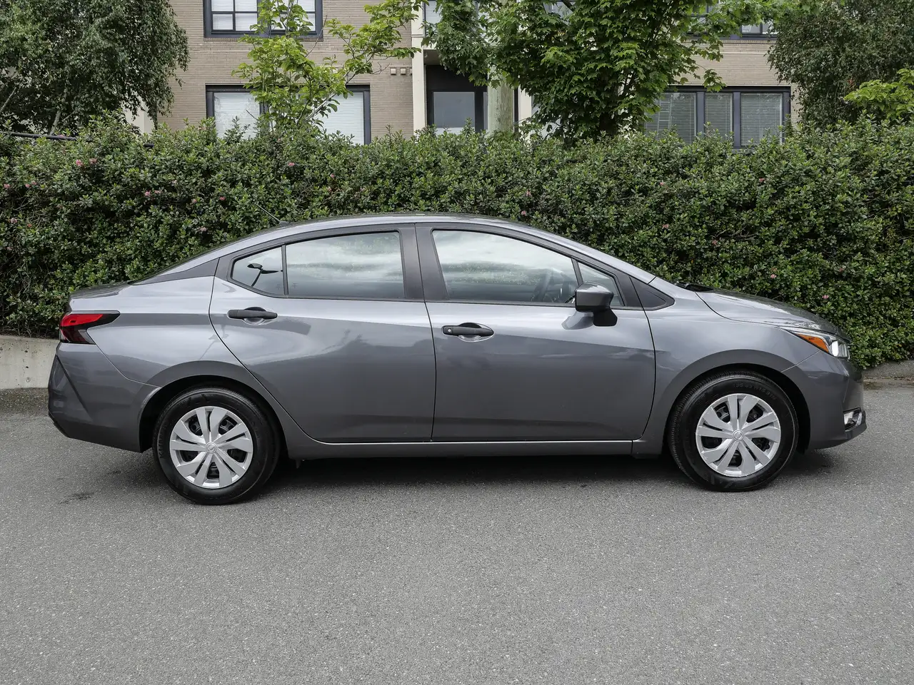 Nissan Versa снимка Nissan Versa