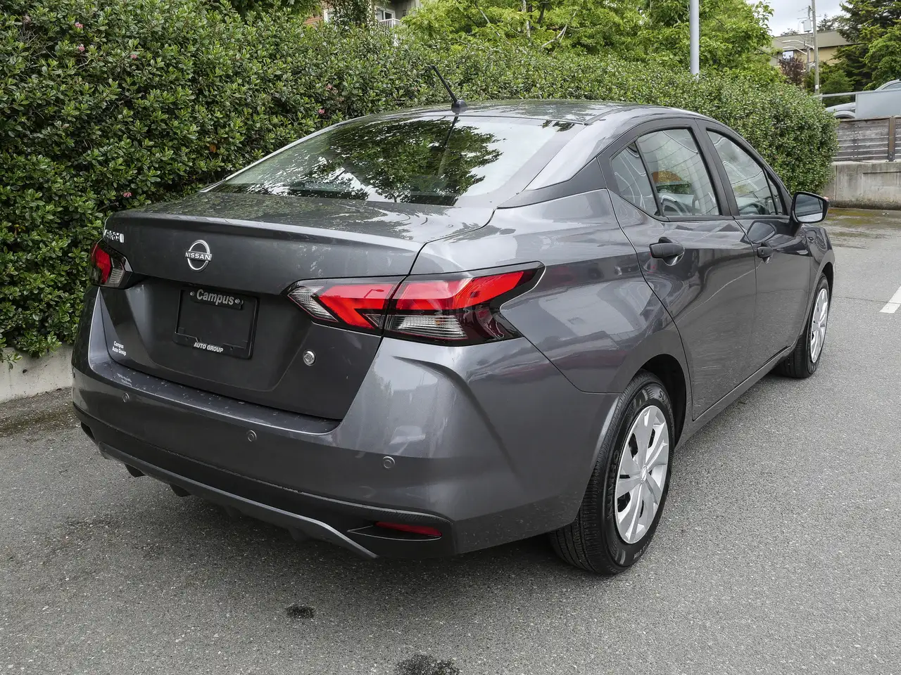 Nissan Versa снимка Nissan Versa