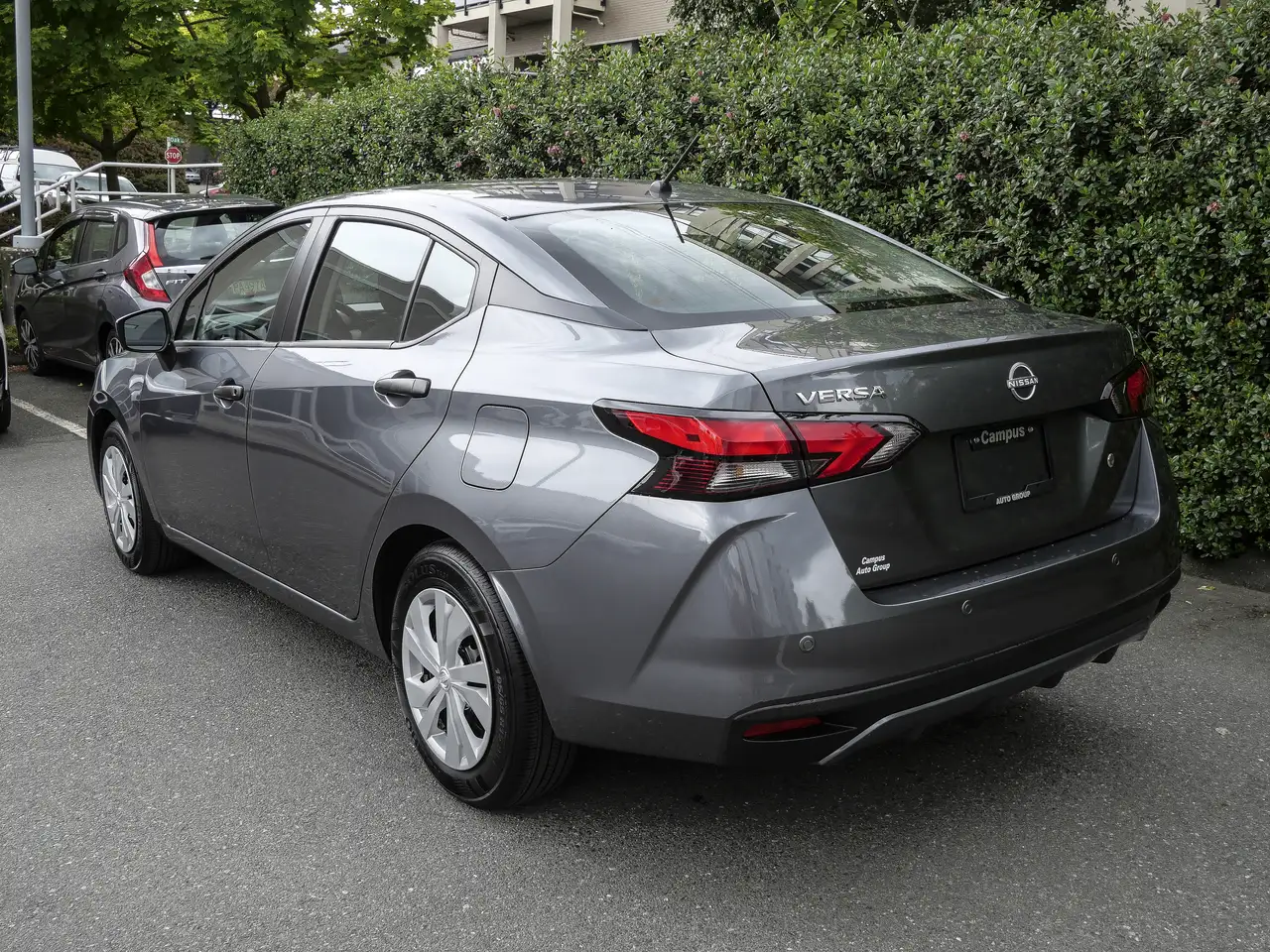 Nissan Versa снимка Nissan Versa