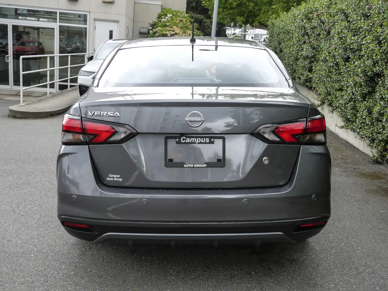 Nissan Versa снимка Nissan Versa