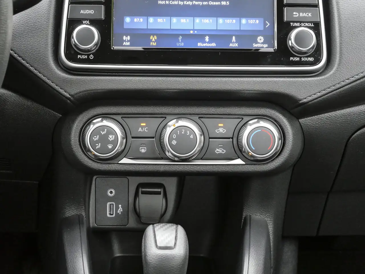 Nissan Versa снимка Nissan Versa