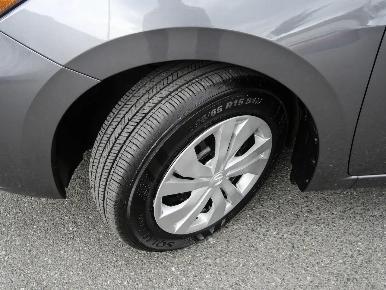Nissan Versa снимка Nissan Versa