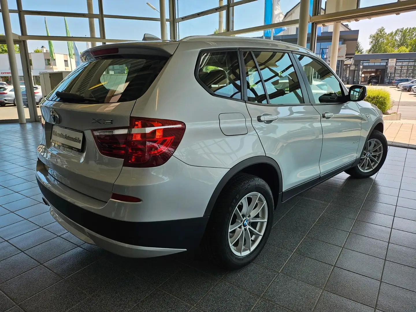 BMW X3 2.0i xDrive ++AHK++ Silber - 2