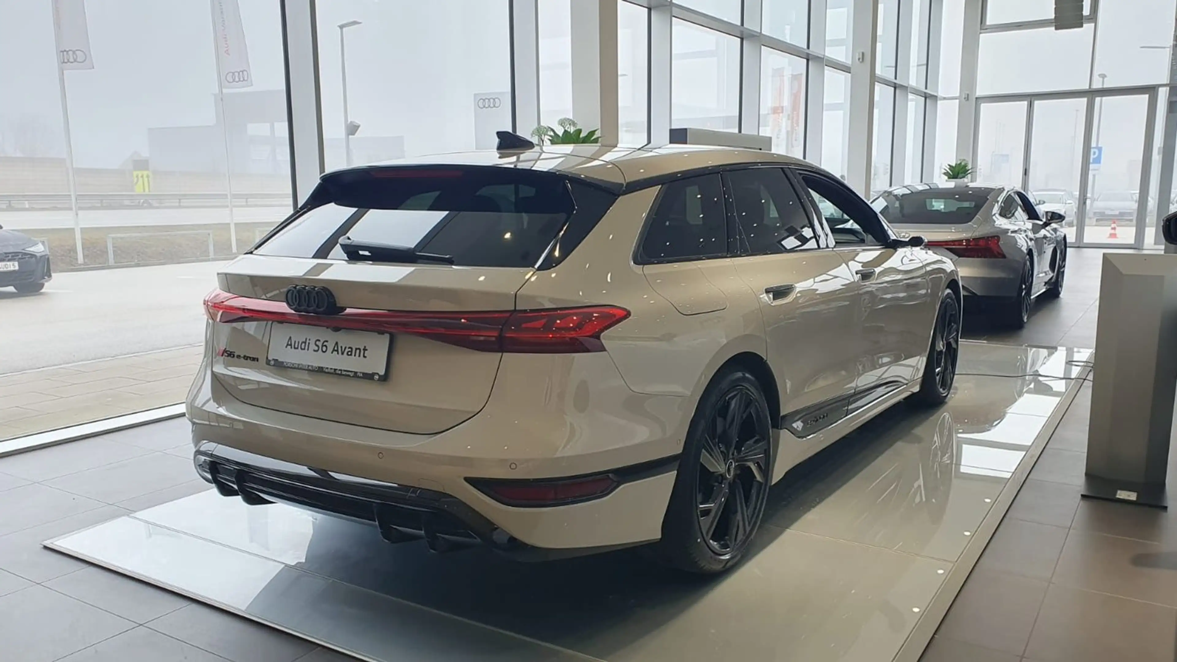 Audi S6 e-tron e-tron — photo 6