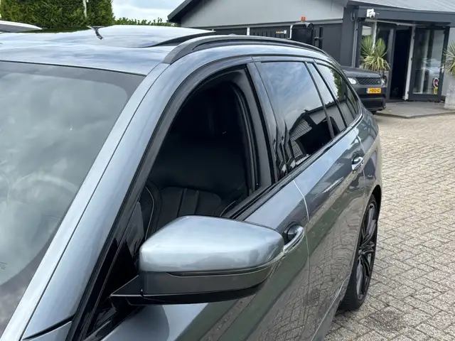 BMW 5 Series view 8