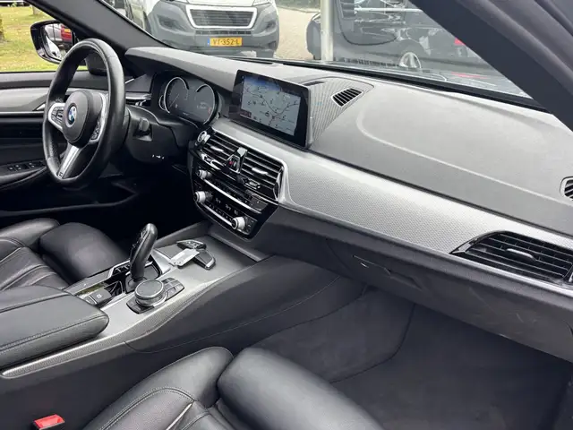 BMW 5 Series view 13