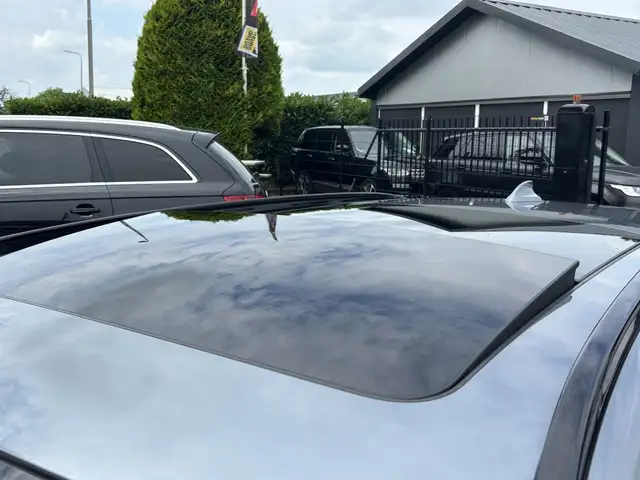 BMW 5 Series view 9