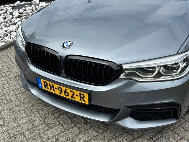 BMW 5 Series view 11