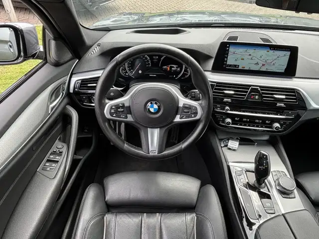 BMW 5 Series view 12