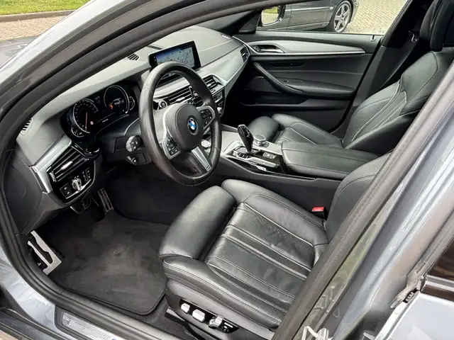 BMW 5 Series view 15