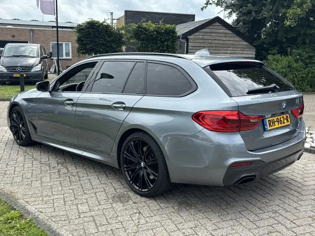 BMW 5 Series view 6